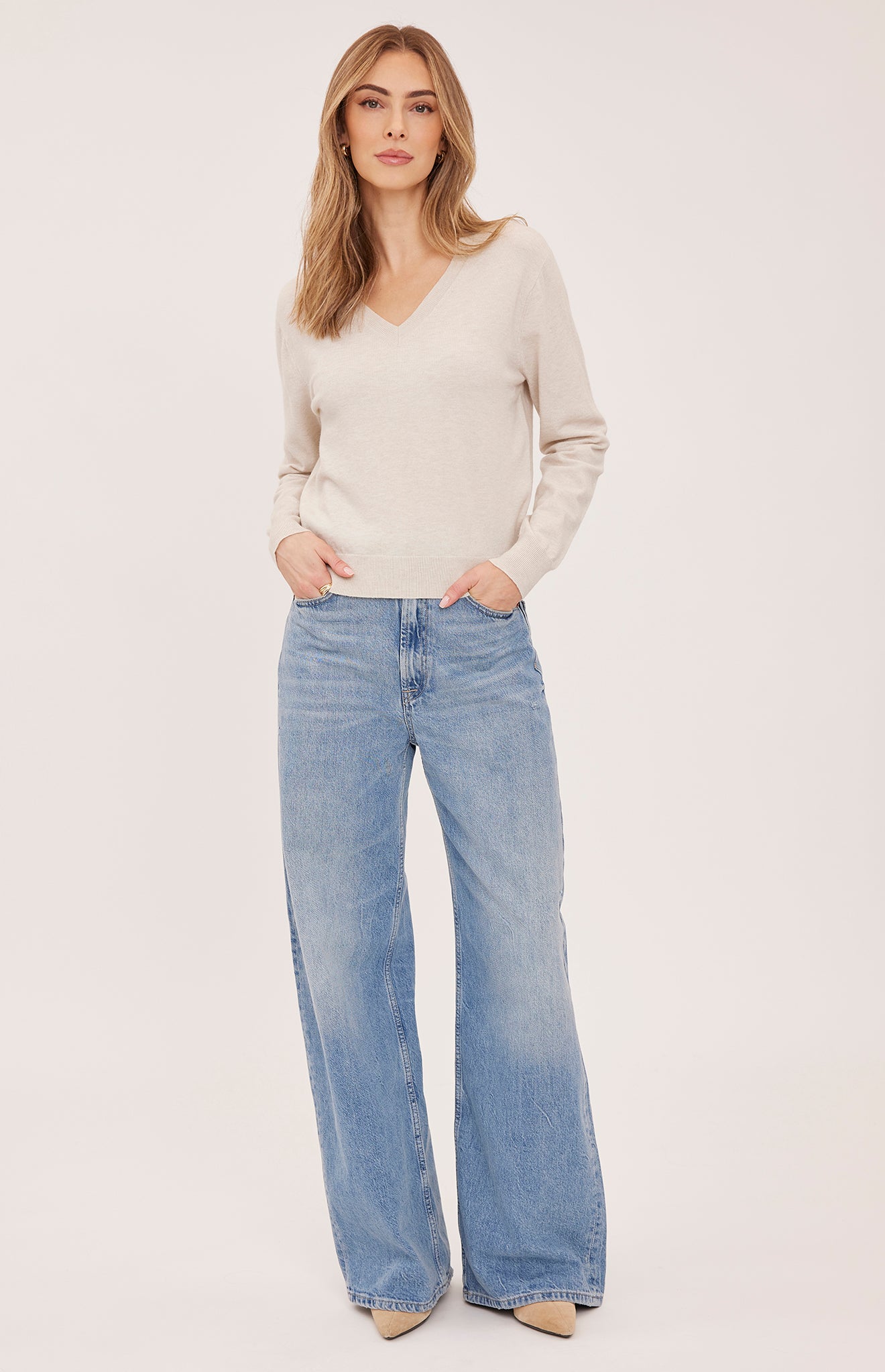 long sleeve v-neck sweater in cream