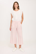 linen short sleeve top with an elastic bottom