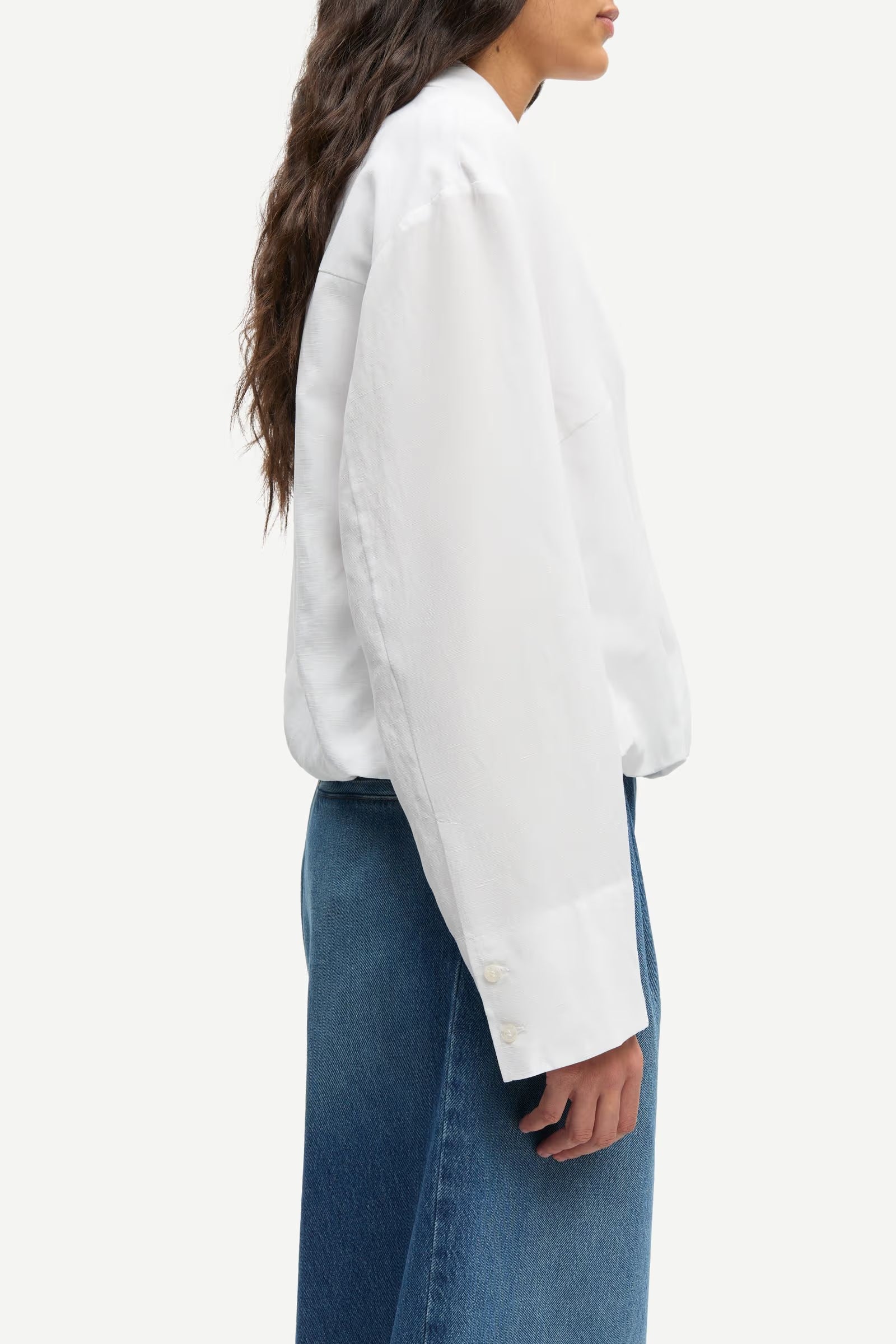 cropped collar v-neck blouse 