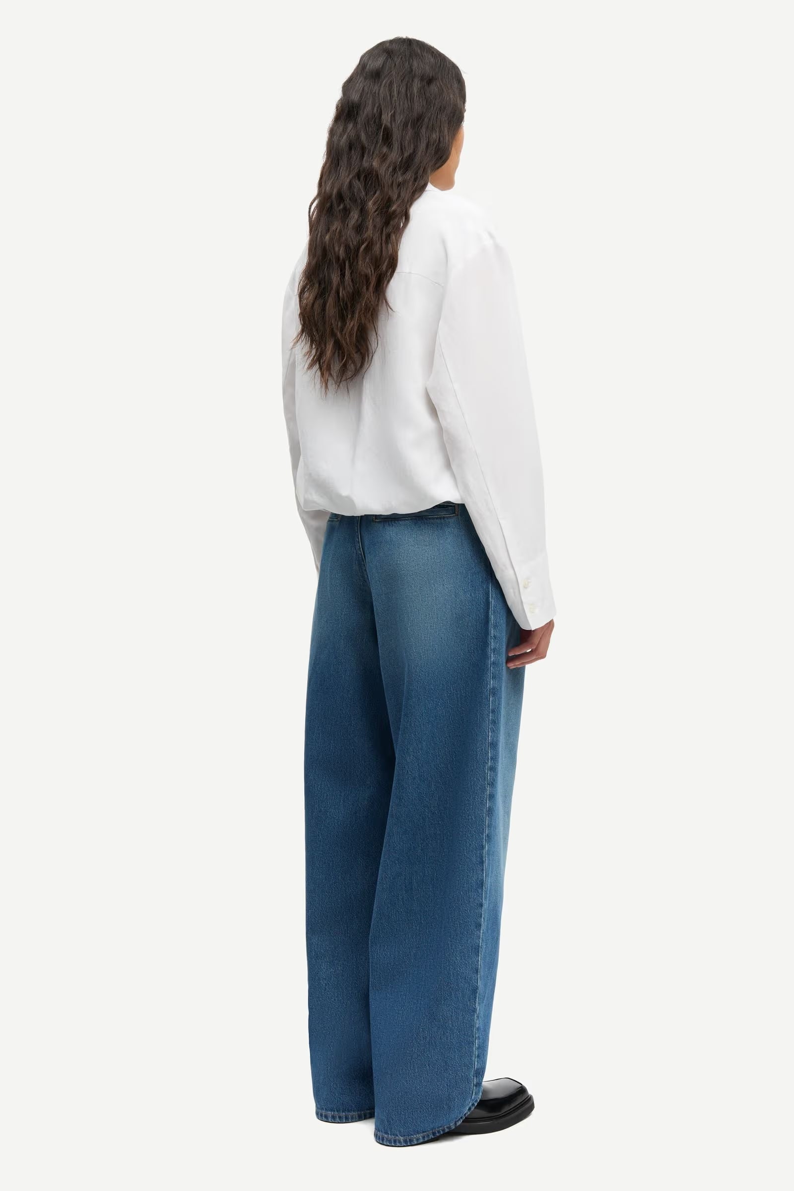 cropped collar v-neck blouse 