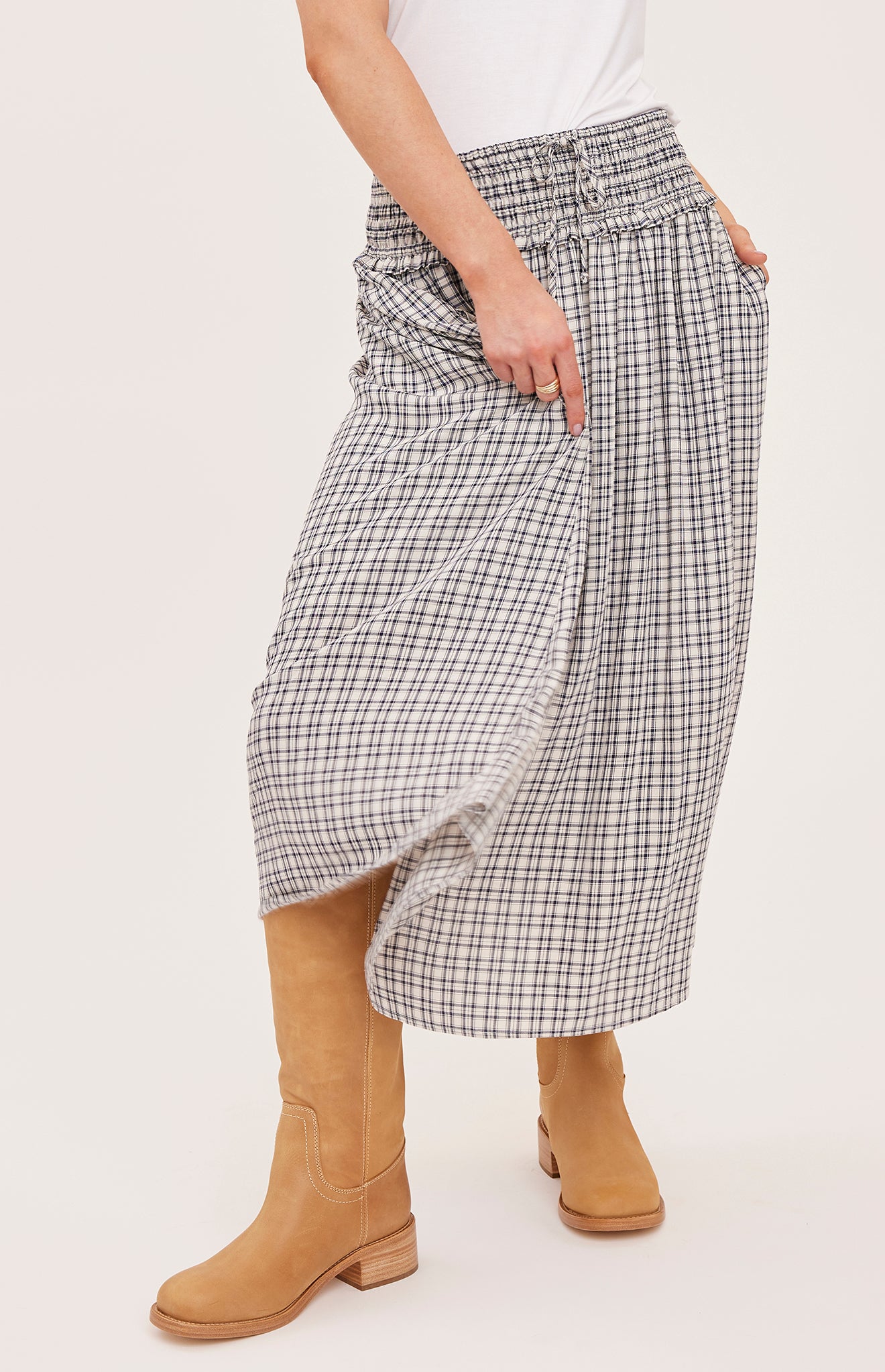 skirt in cream and black checkered pattern
