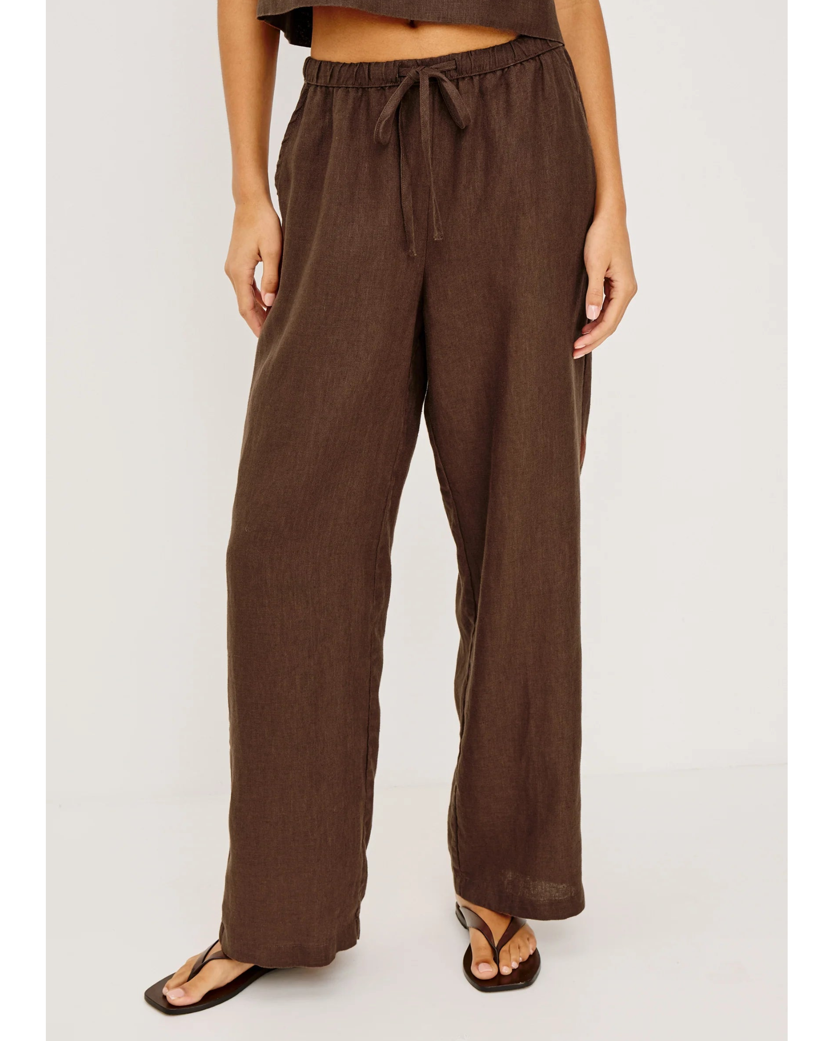 wide leg pant with a drawstring