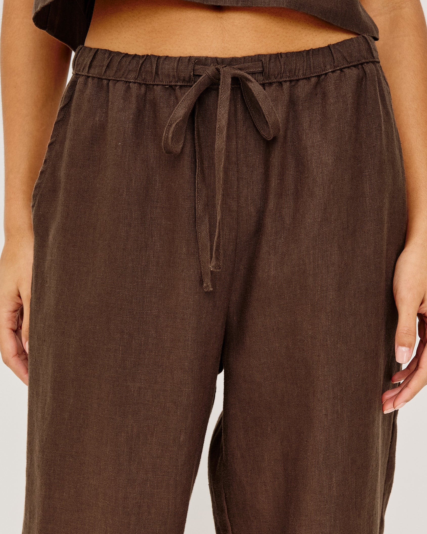 wide leg pant with a drawstring