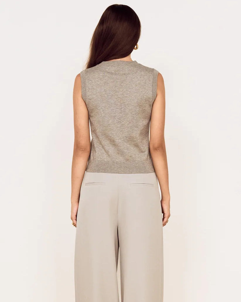 sleeveless knit vest in grey
