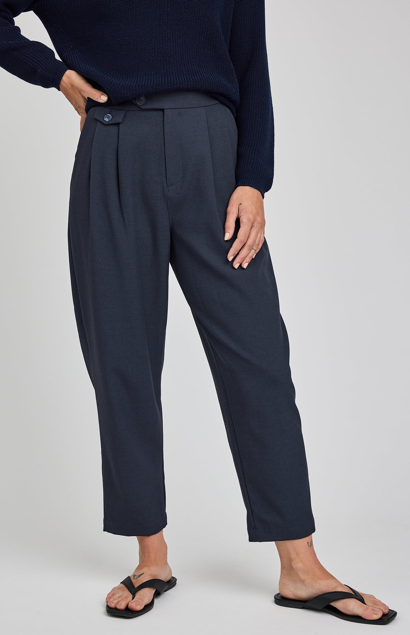 cropped suiting pant in navy 