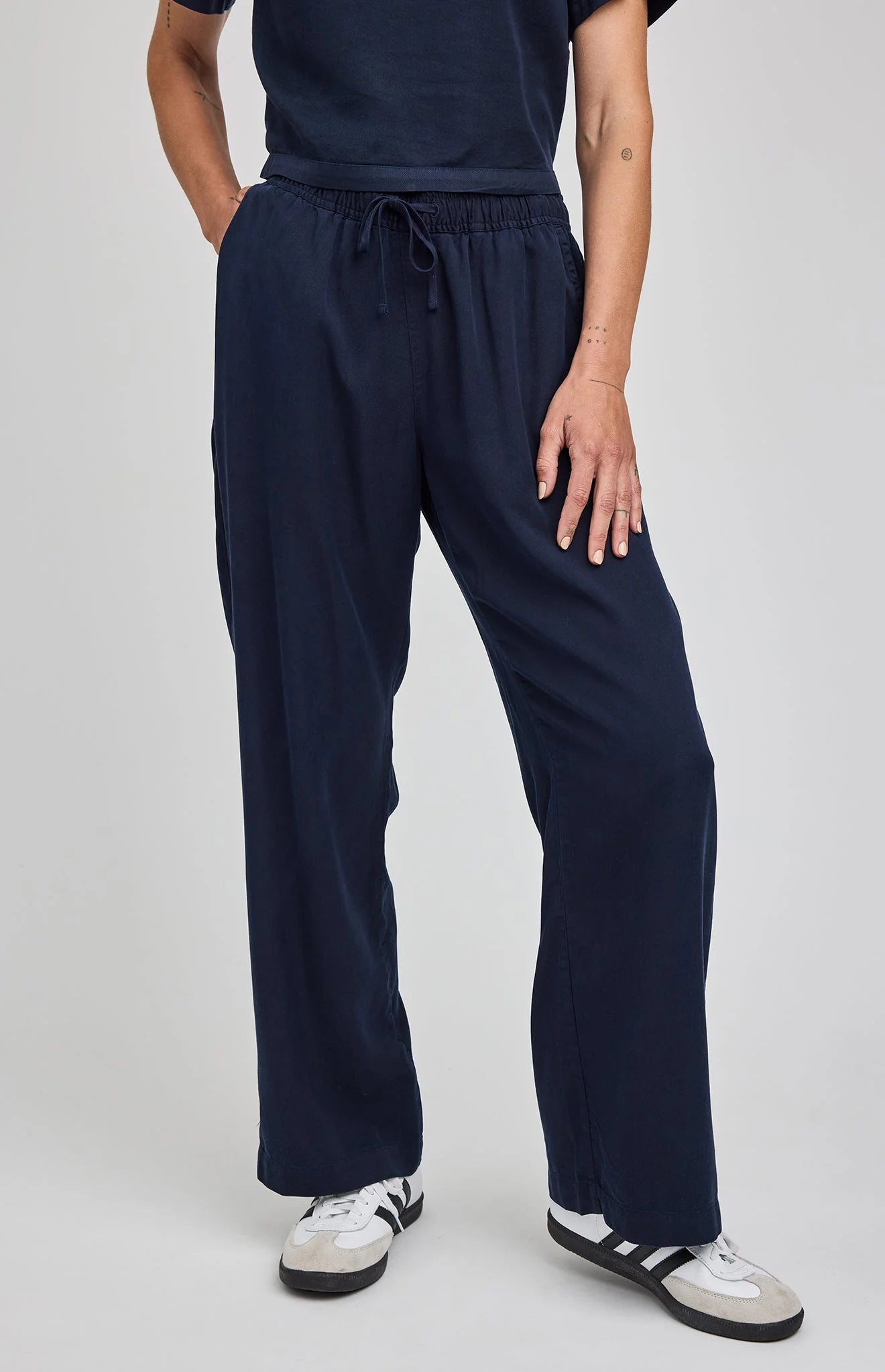 wide leg navy drwstring pant