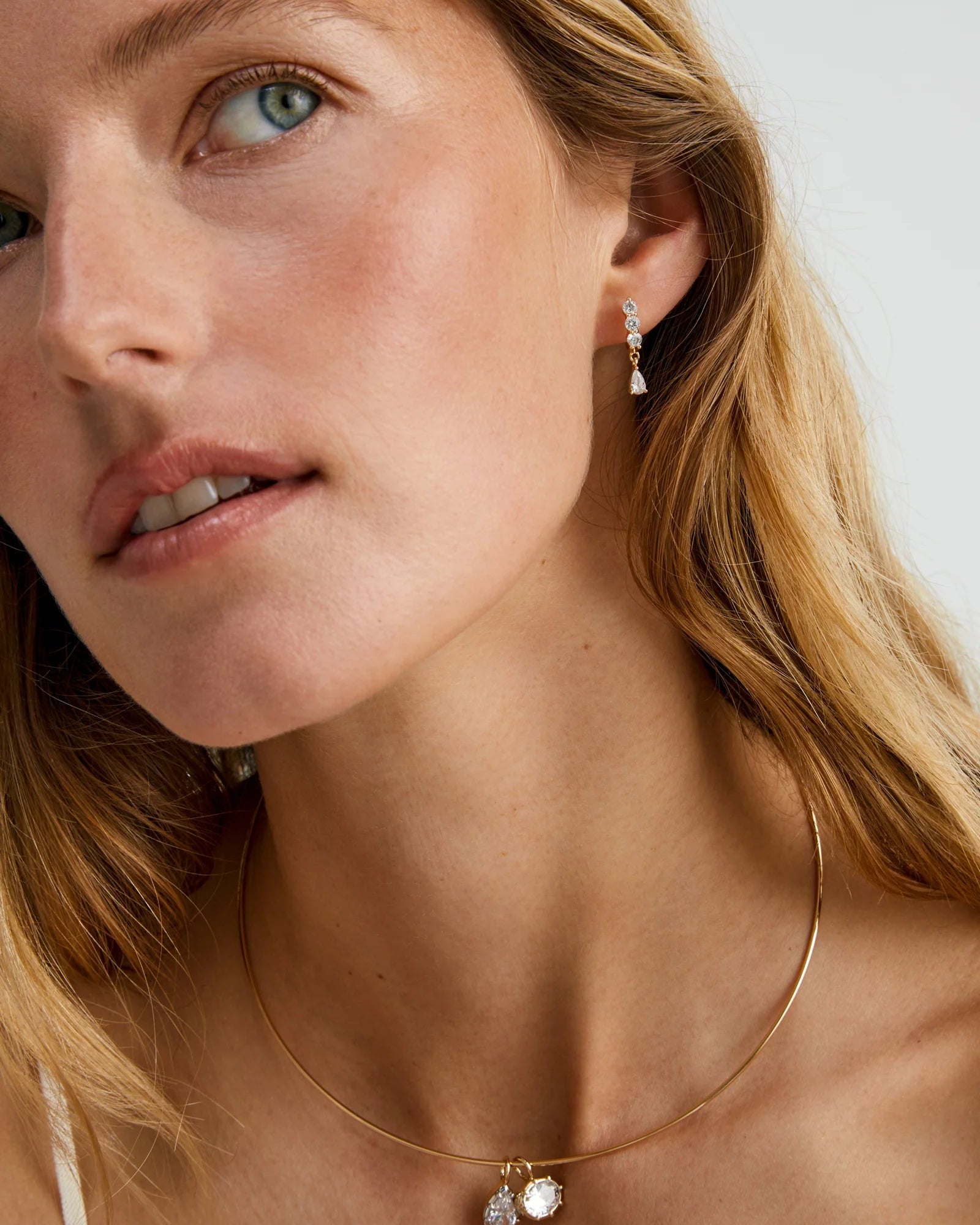 drop diamond earring in gold