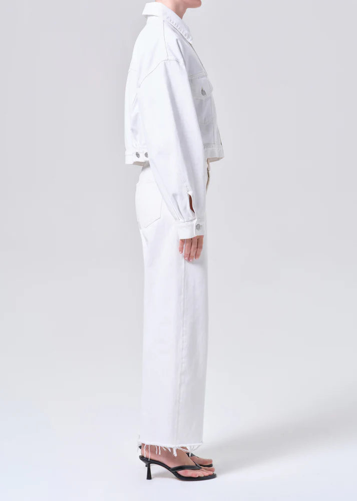 white denim pants with a curve shape and a fray bottom