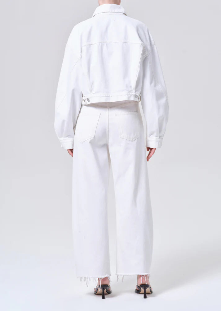 white denim pants with a curve shape and a fray bottom