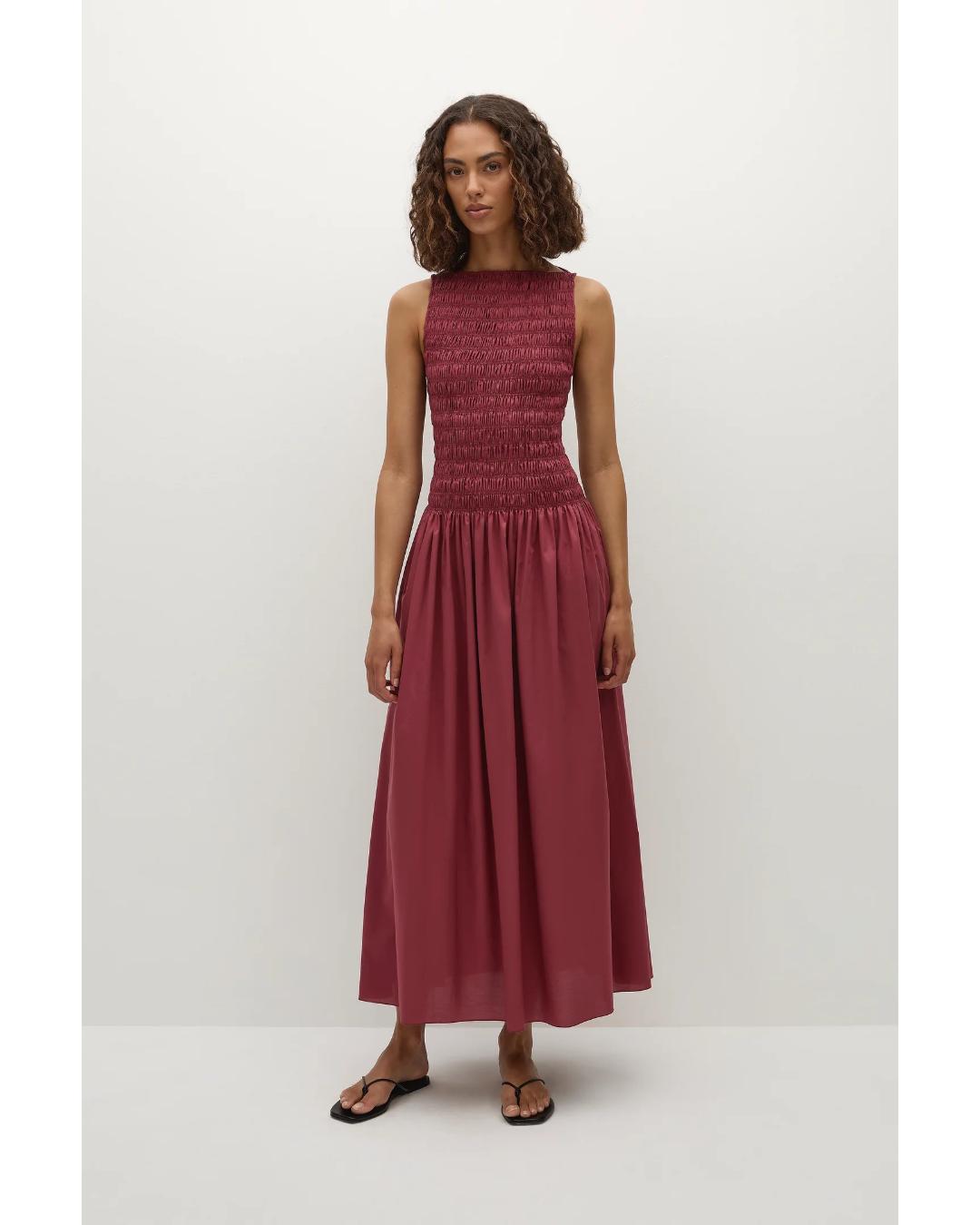 midi sleeveless dress in a deep red/pink