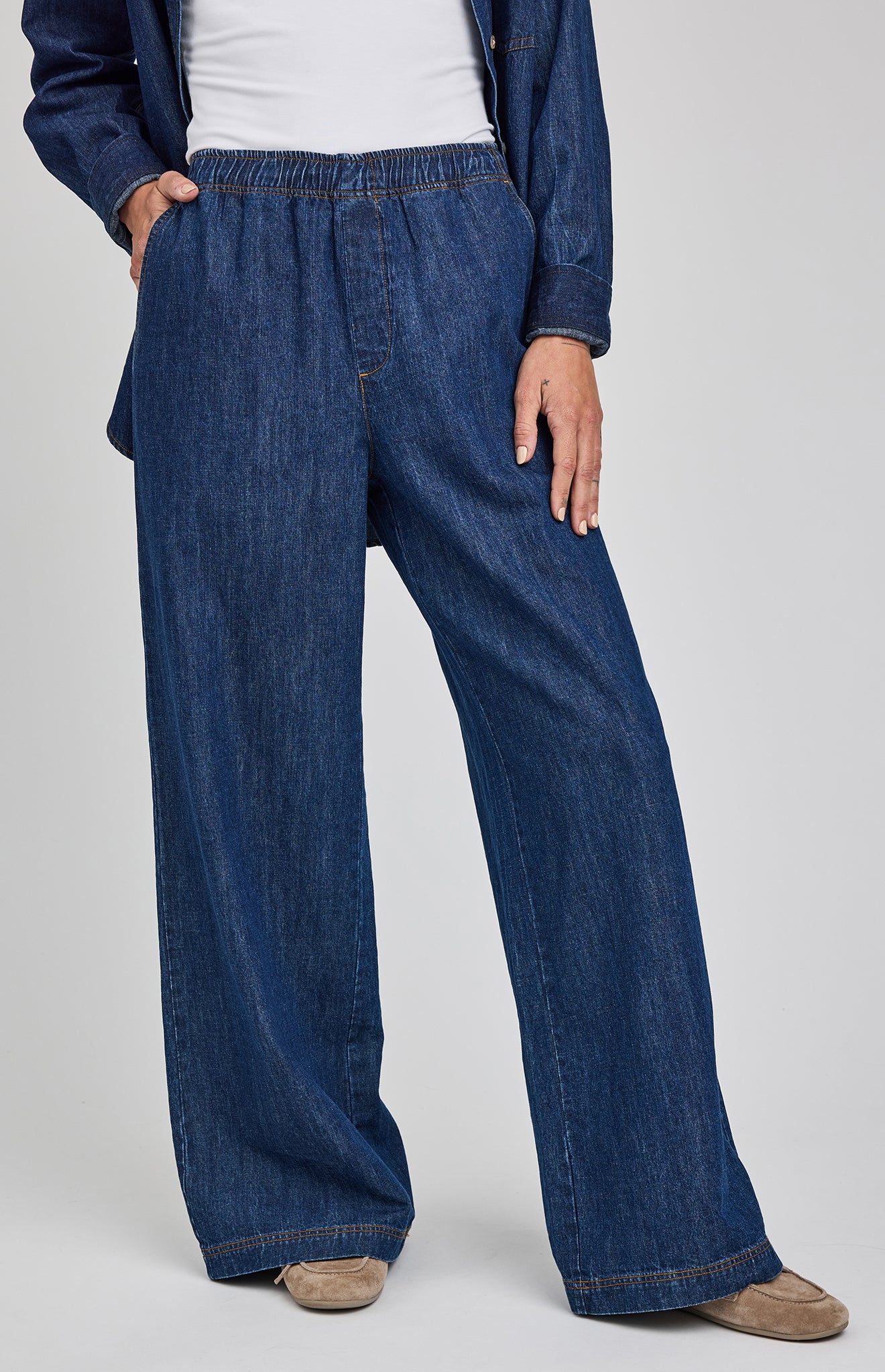 pull on denim pant in a dark wash