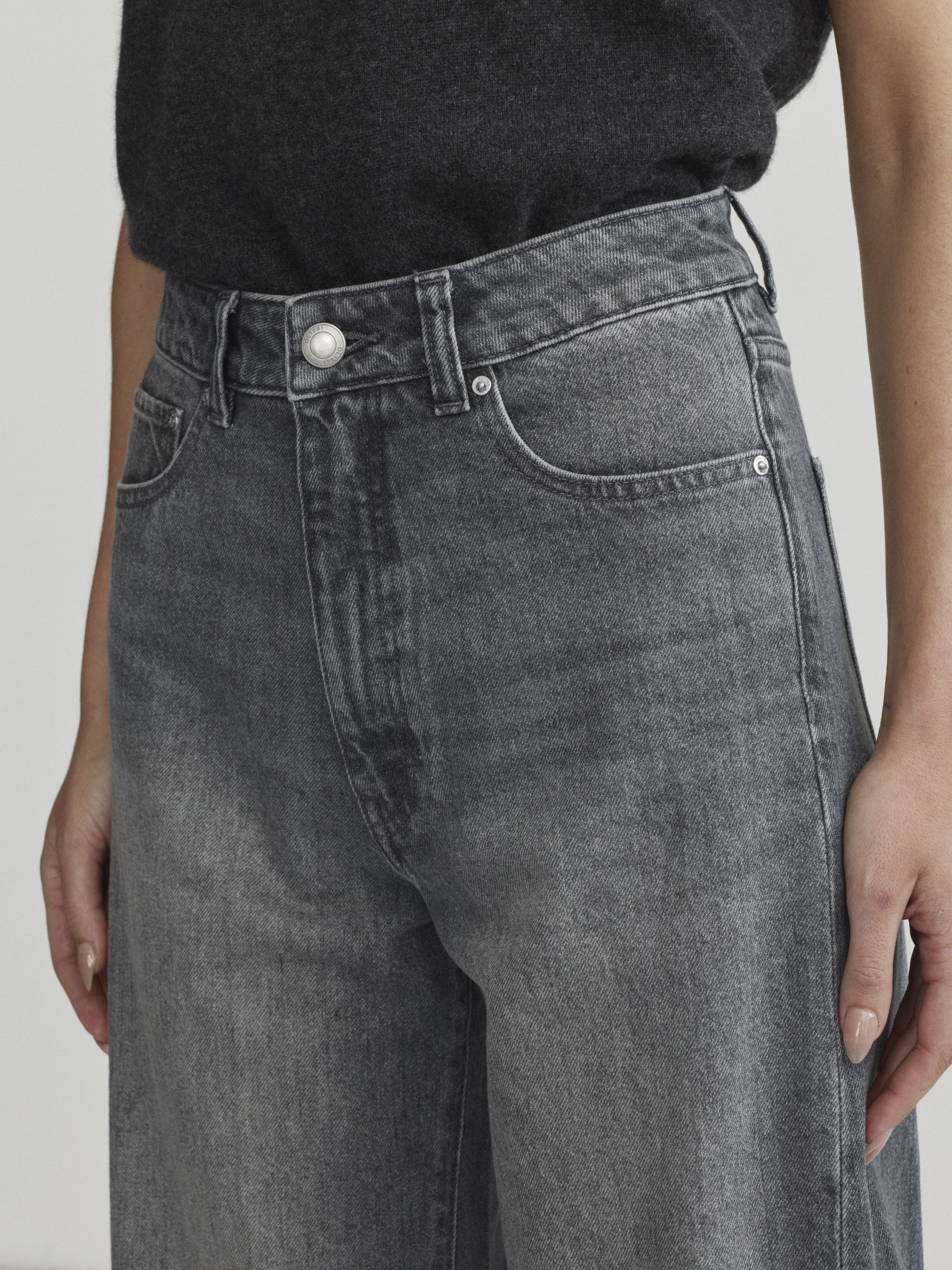 barrel denim pant in grey