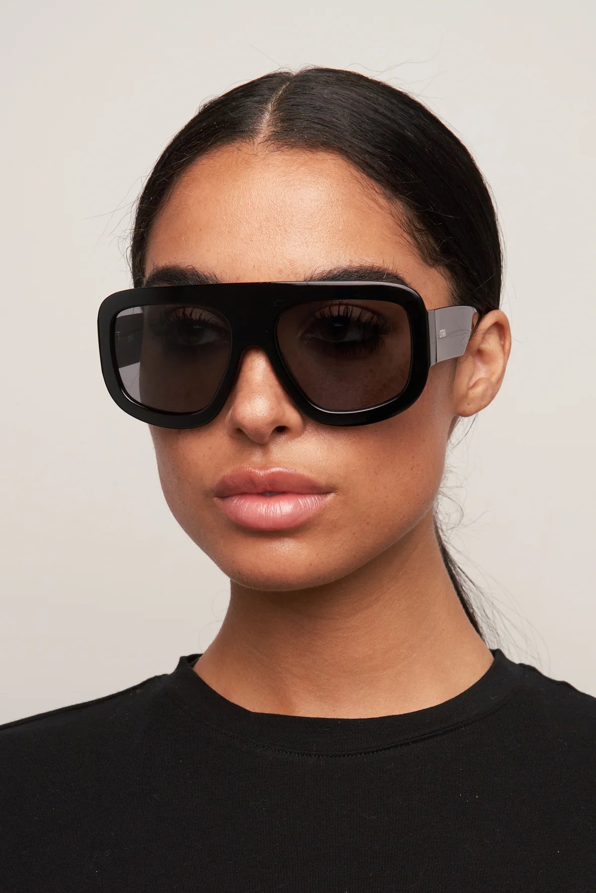 oversized black aviator sunglasses