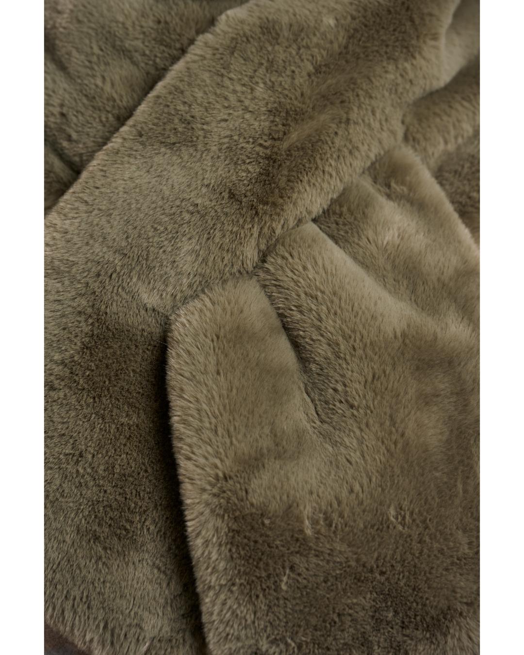 faux fur scarf in green