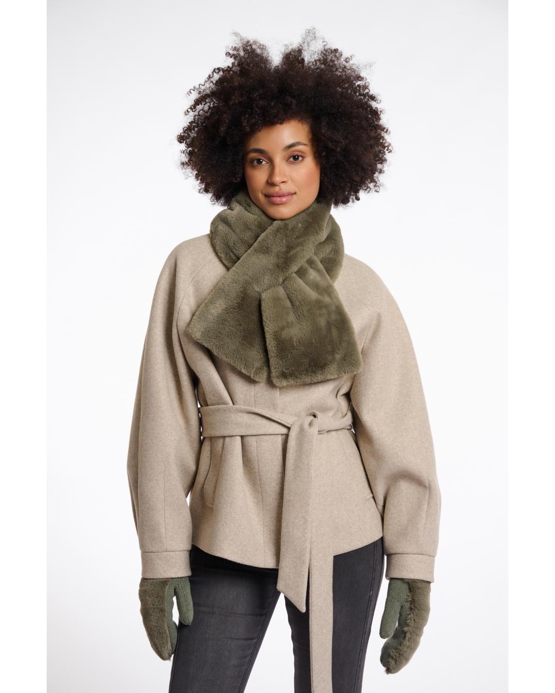 faux fur scarf in green