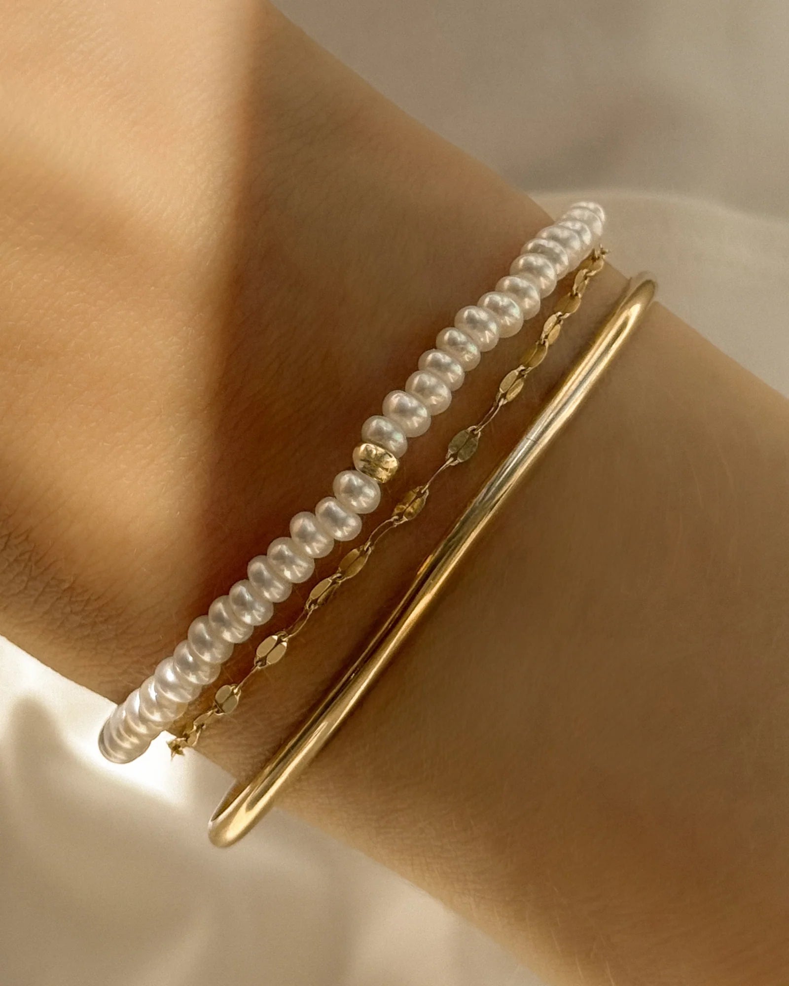 beaded pearl bracelet with gold detail