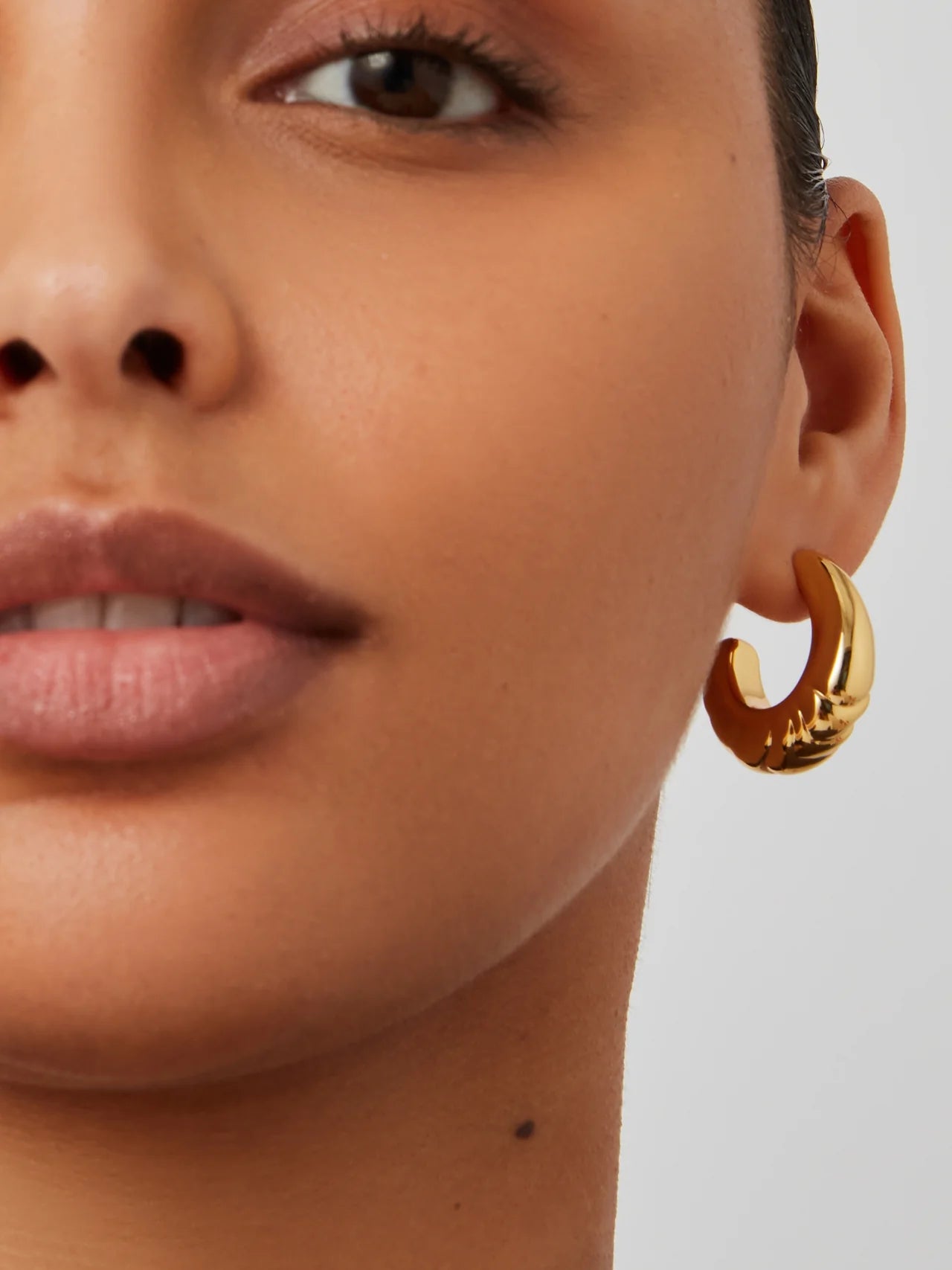 chunky gold hoop earring