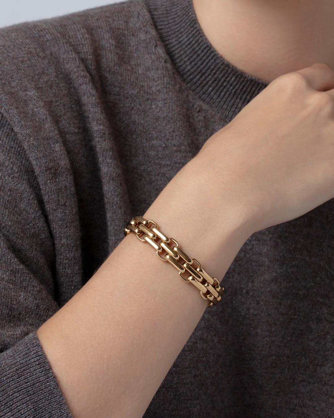 gold link bracelet 