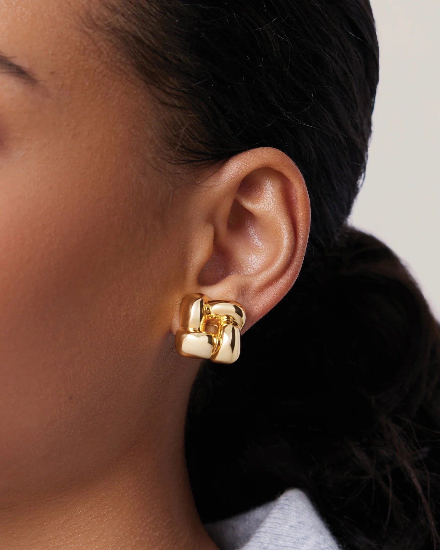woven square earring in gold