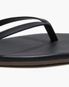 square toe flip flop in black