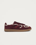 Maroon sneakers with crochet lace in white and rubber soles