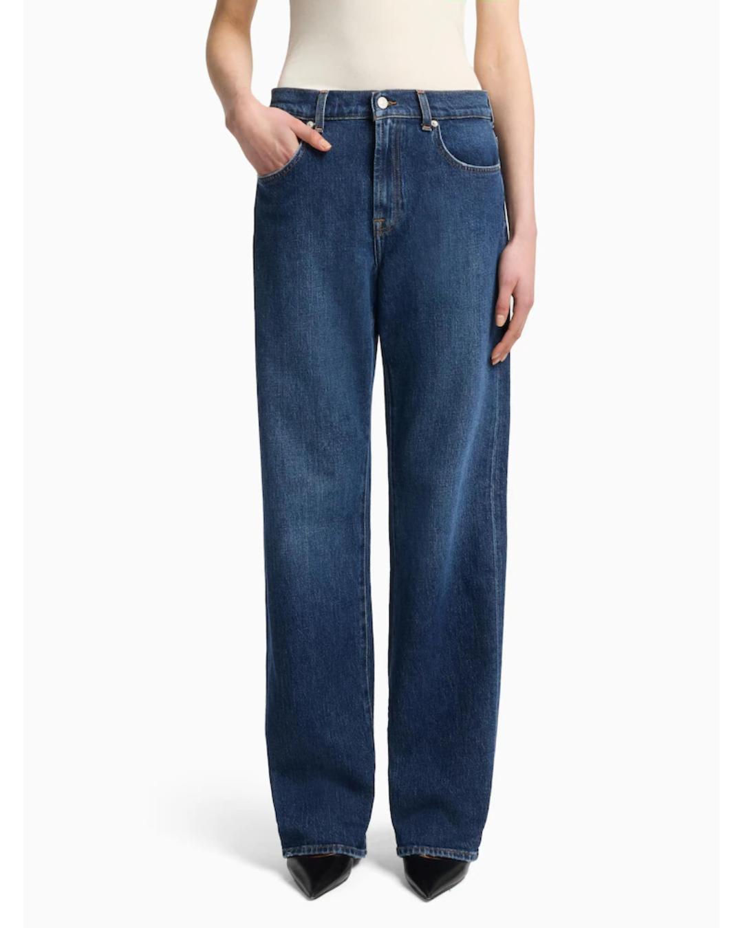 relaxed blue jean 