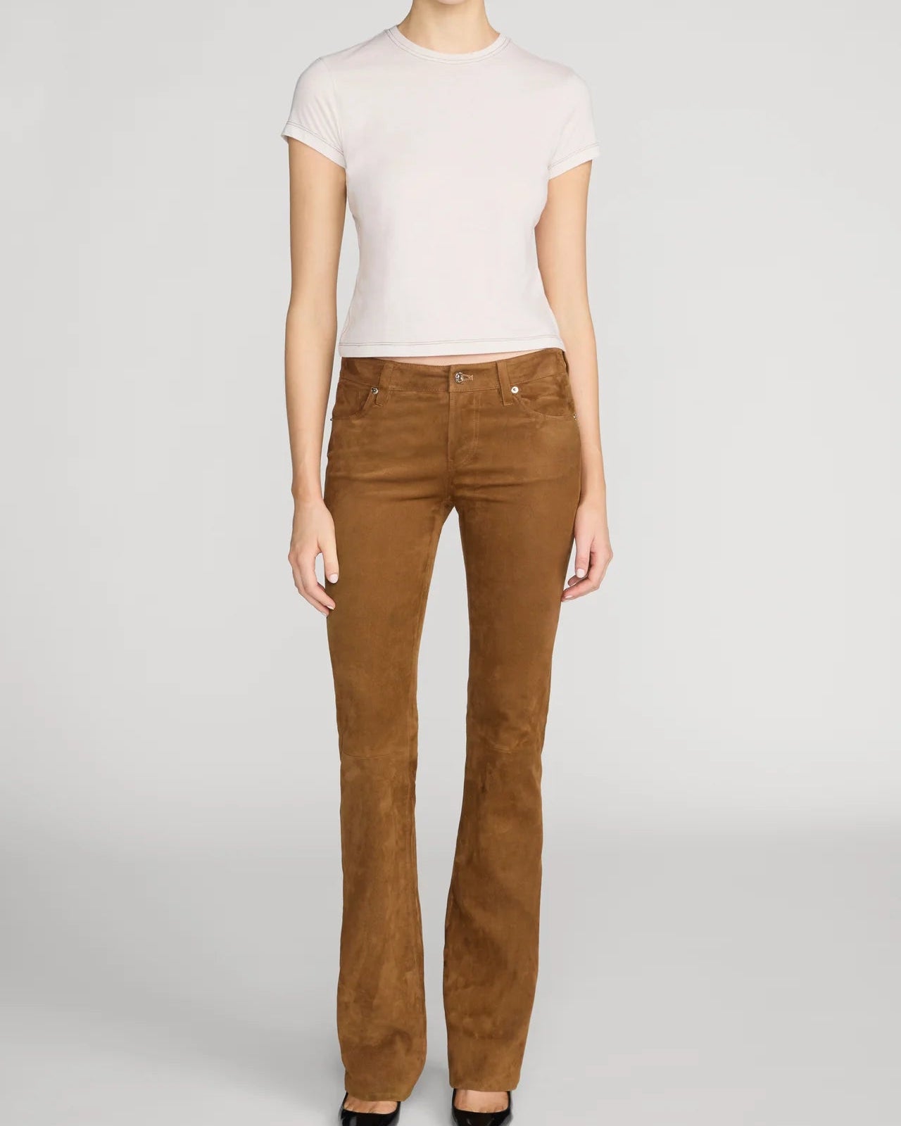 beige short sleeve t-shirt