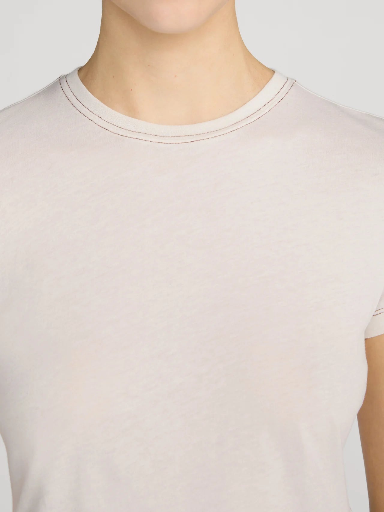 beige short sleeve t-shirt