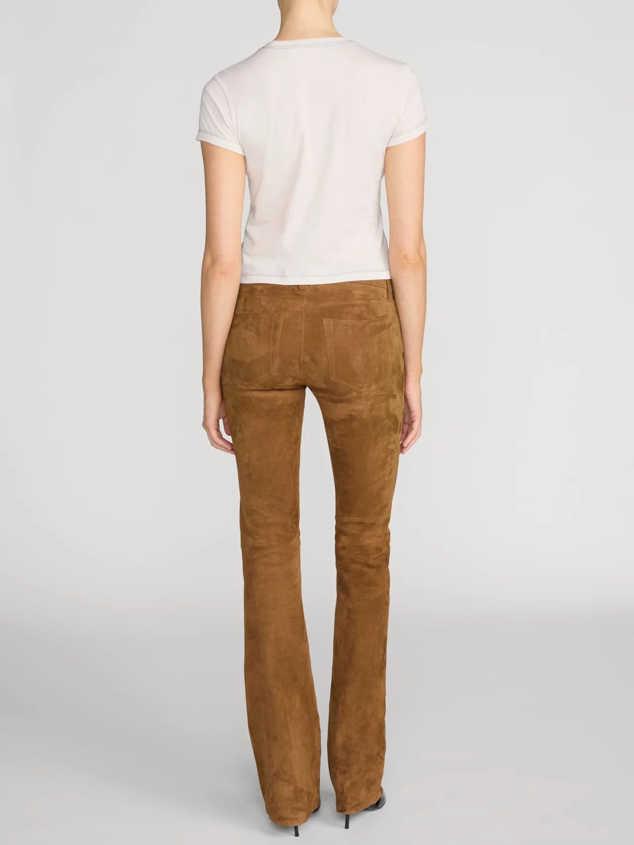beige short sleeve t-shirt