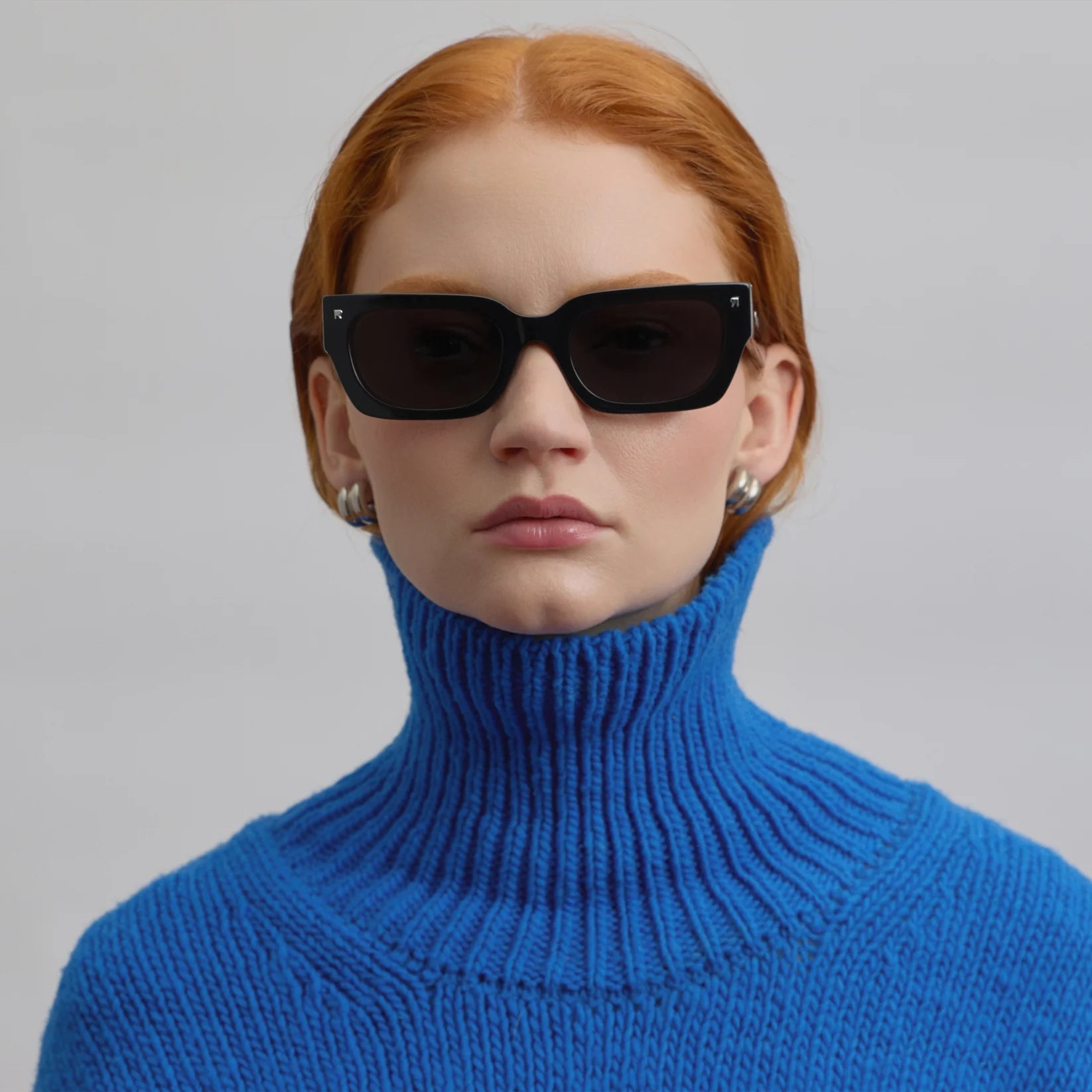 rectangular sunglasses in black