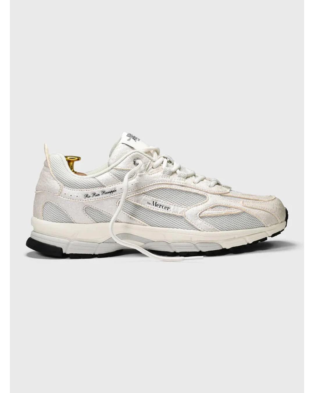white sneakers with laces