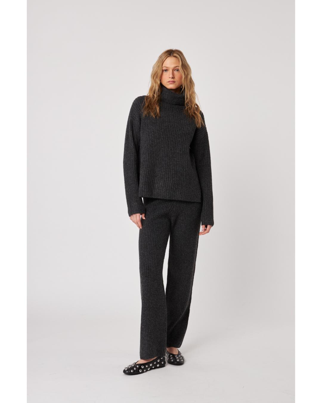 grey knit pants
