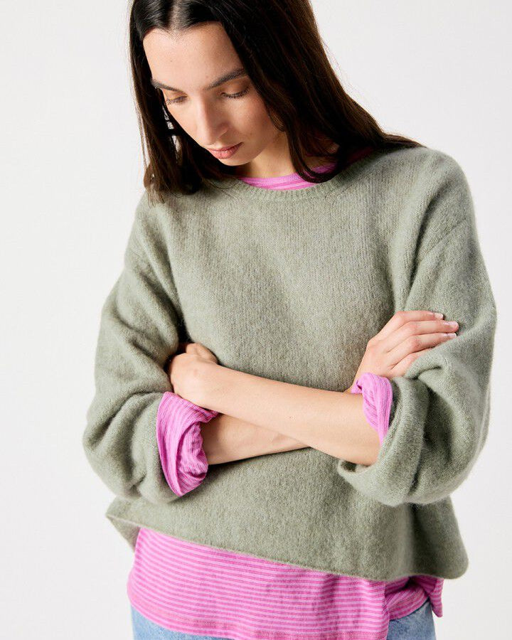 long sleeve round neck sweater in green